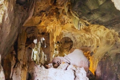Lan Ha bay - Trung Trang cave – Hanoi (B, Br)